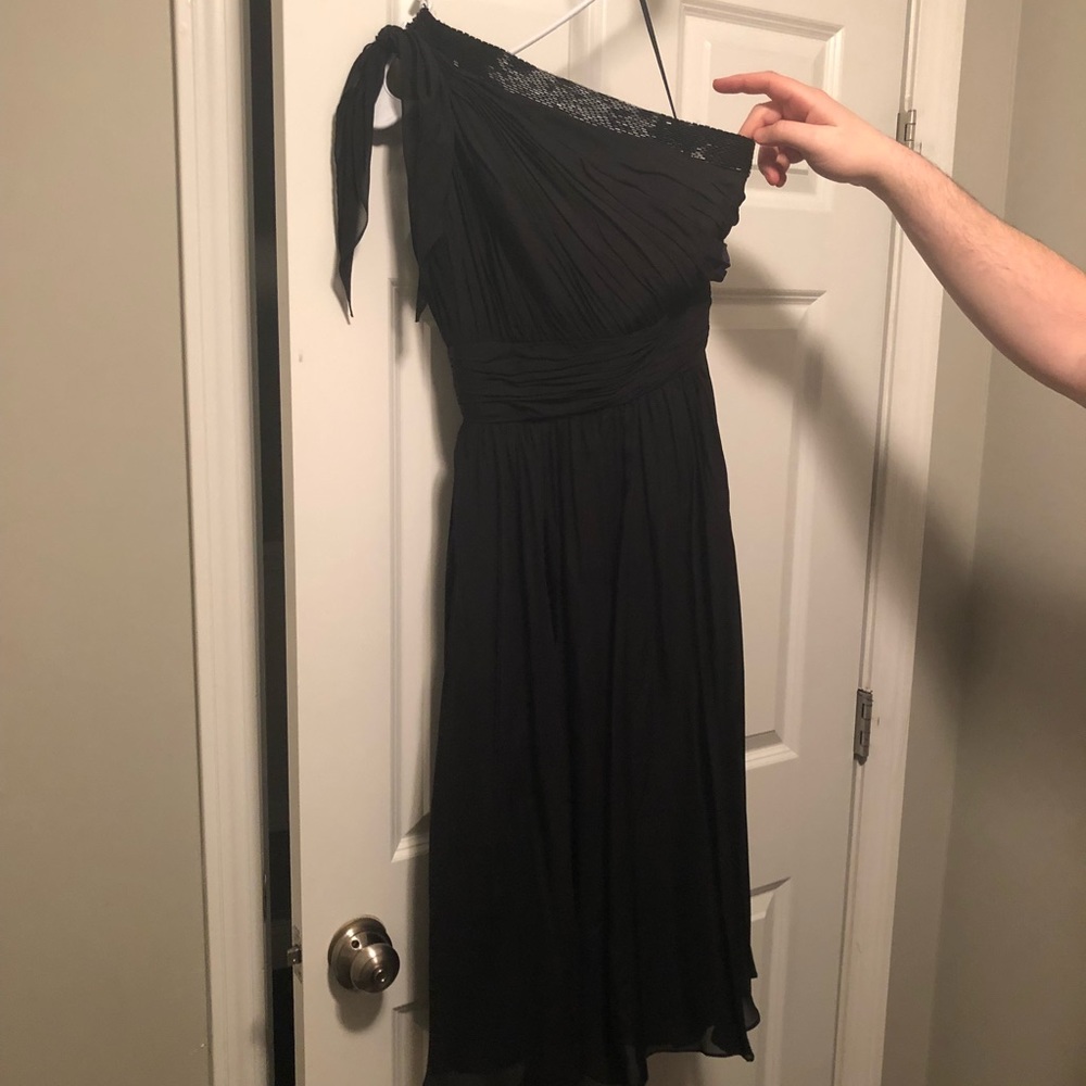 BADGLEY MISCHKA ONE-SHOULDER MIDI DRESS